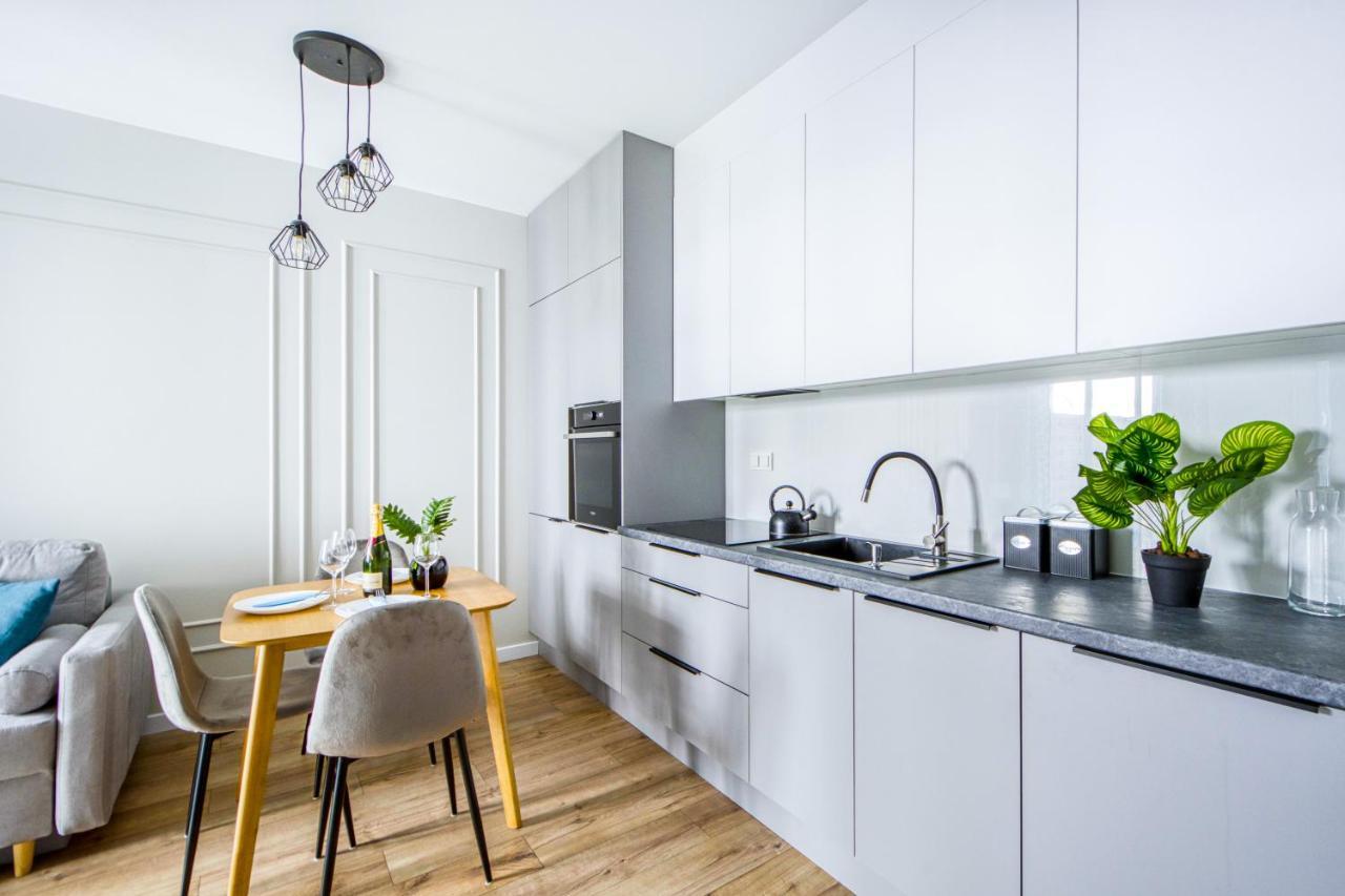 Warsaw Inside Airport & Business Premium Apartment Exterior photo