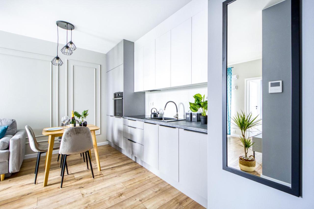 Warsaw Inside Airport & Business Premium Apartment Exterior photo